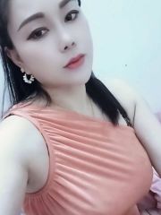 丰满大胸女