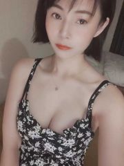性感小花裙短发妹