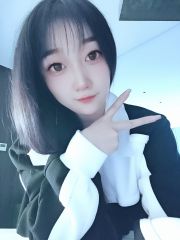 身材丰满的小姐姐